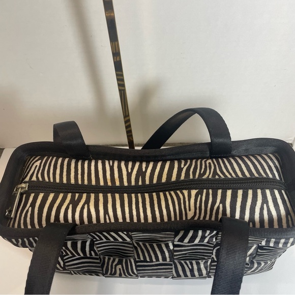 Harvey’s original seatbelt bag Zebra print tote. Pre-owned. - Picture 4 of 16